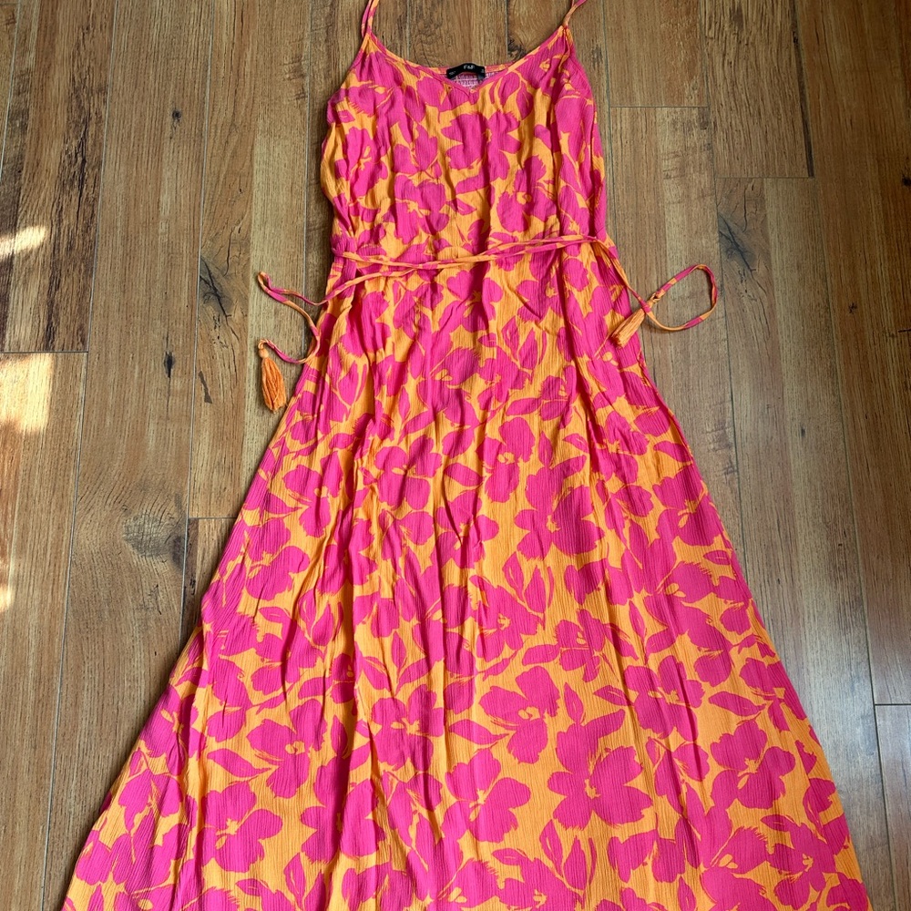 Sundress - Picture 2 of 8